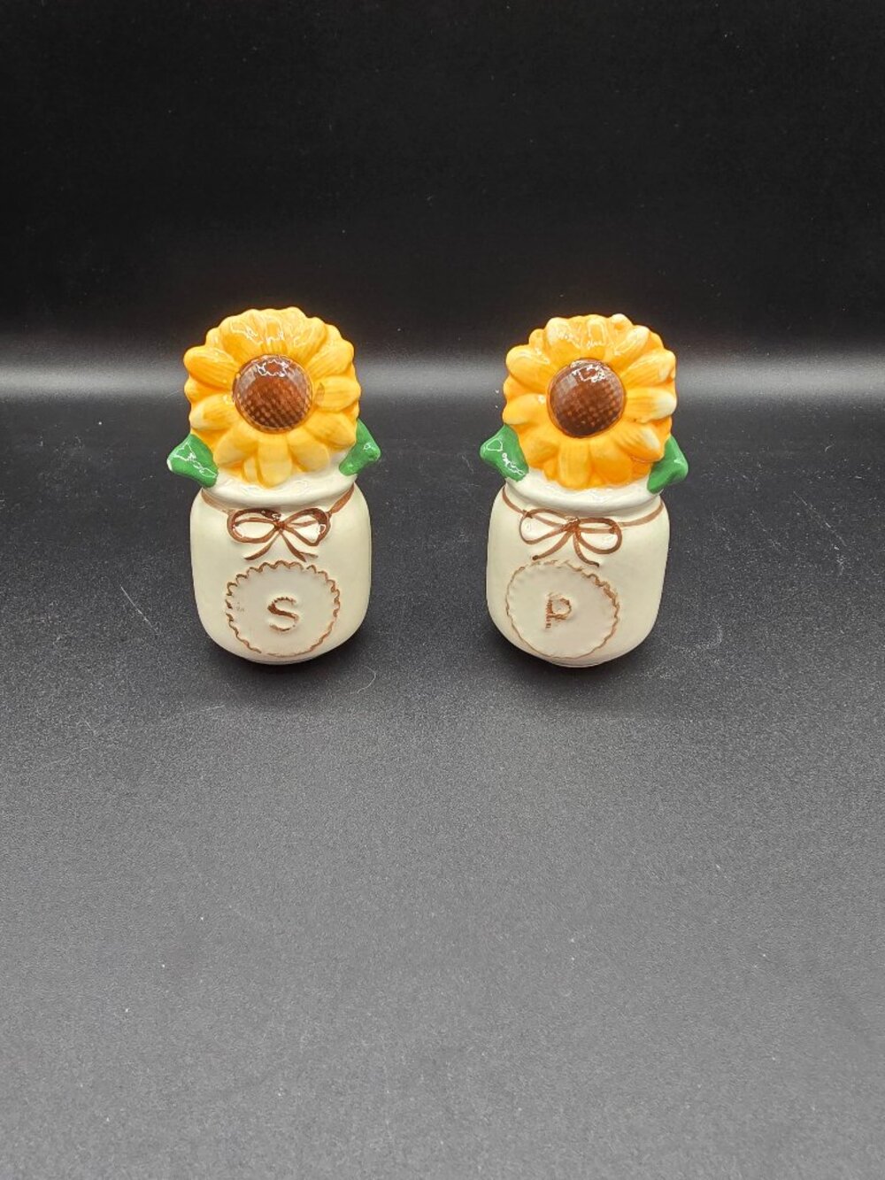 Market Square Sunflower Salt & Pepper Shaker Set – Ceramic – NIB